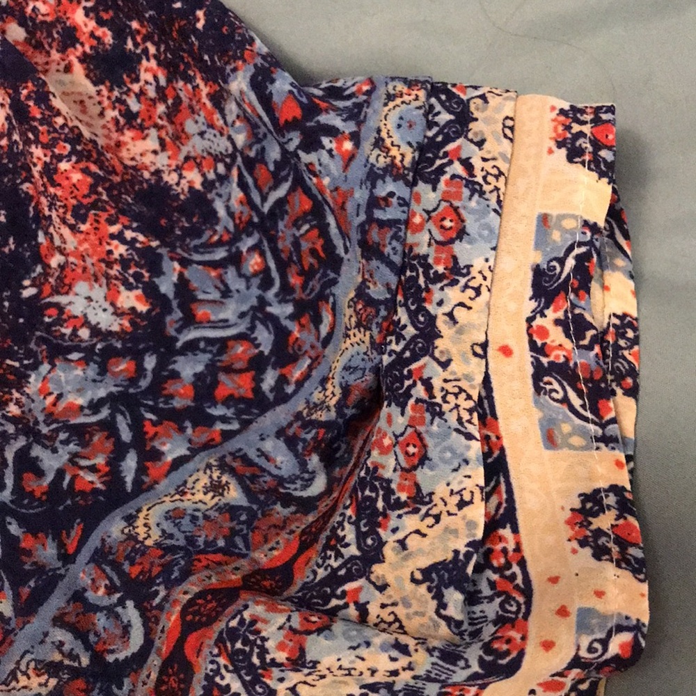 Bohemian Print V-Neck Pullover Top - Picture 11 of 12